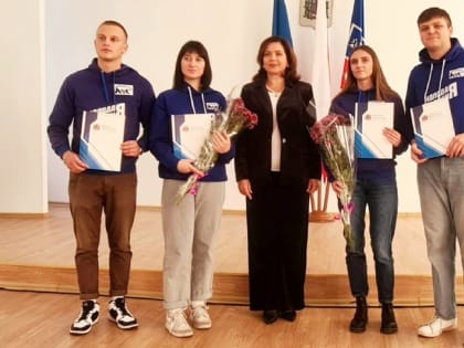 В Кировском районе вручили паспорта юным гражданам РФ и наградили волонтеров