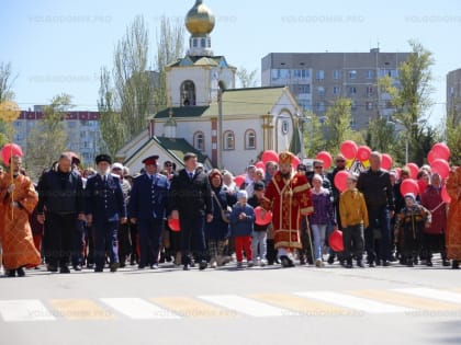 В Волгодонске второй год подряд в день Пасхи прошел общегородской крестный ход