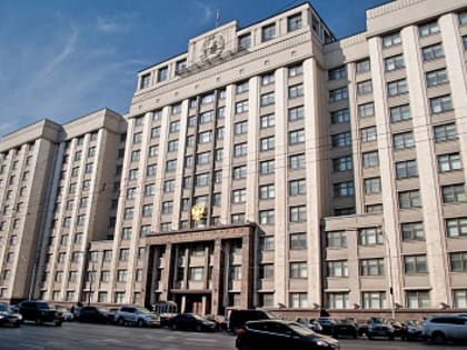 Телеканал в Киеве выпустил календарь с голыми журналистками в поддержку ВСУ