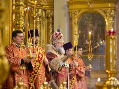 В канун 5-й недели по Пасхе митрополит Меркурий совершил всенощное бдение в кафедральном соборе Рождества Пресвятой Богородицы г. Ростова-на-Дону