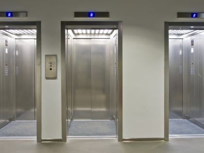 За последние 7 месяцев в Ростовской области закупили в 10 раз меньше лифтов