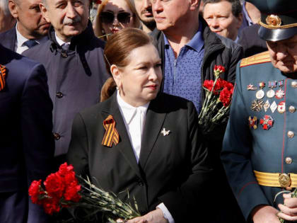 В Ростове депутаты гордумы возложили цветы к военным мемориалам