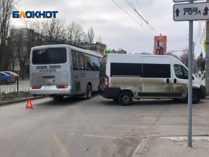 «Дзержинка стоит»: утренняя авария вызвала транспортный коллапс