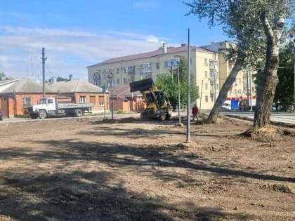 На Северной площади Таганрога ведется планировка грунта