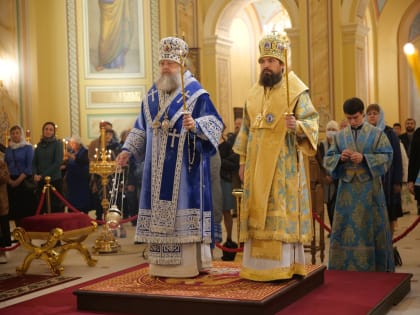 В канун праздника Покрова Пресвятой Богородицы митрополит Меркурий совершил всенощное бдение в Ростовском кафедральном соборе