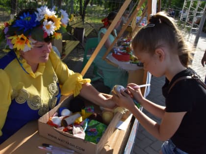 Играй гармонь, живи, Россия!