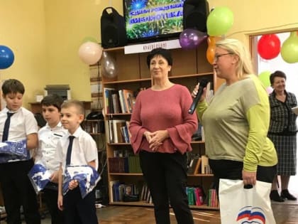 «Единая Россия» в Железнодорожном районе поздравила с юбилеем детскую библиотеку им. Зои Космодемьянской