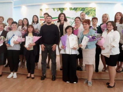 «Единая Россия» в Кировском районе поздравила работников образования с Днем учителя