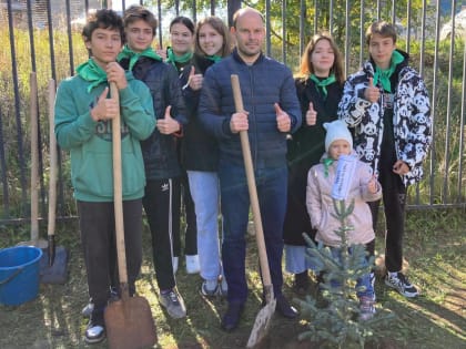 Депутат Виктор Чигвинцев принял участие в осеннем Дне древонасаждения