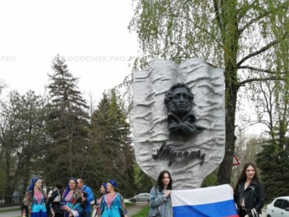 В Волгодонске возле памятника Александру Пушкину заложили березовую аллею