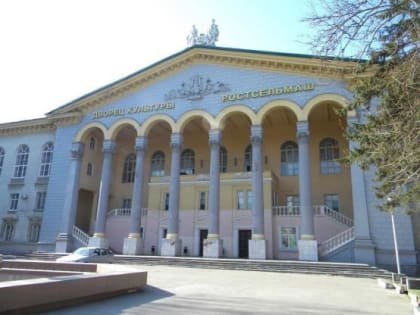 На дом культуры «Ростсельмаш» вернули скульптуру инженера и колхозницы