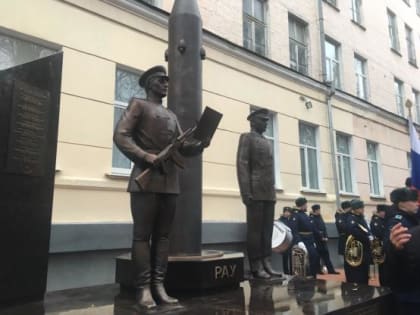 В Ростове установили последний памятник известного скульптора Анатолия Скнарина