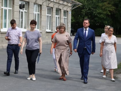 Ремонт, книги, площадки: школы Таганрога готовятся к учебному году