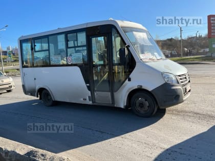 В Шахтах с 1 декабря школьники будут платить за проезд картами безналичной оплаты