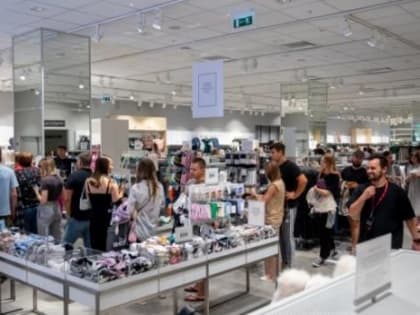 Последняя распродажа в ростовском магазине H&M собрала огромные очереди