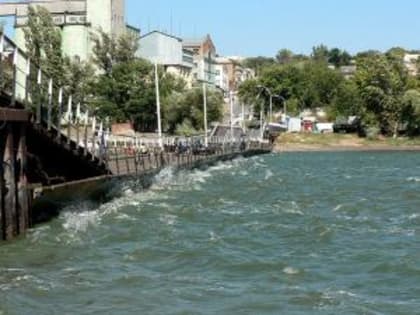 В Ростове 58-летний рыбак едва не погиб у понтонного моста на Зеленом острове