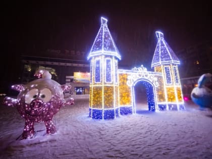 Администрацию Ростова вынудили заменить желто-синие цвета на новогодней композиции в городе