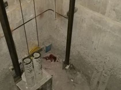 Рабочий погиб при падении в шахту лифта в Подмосковье