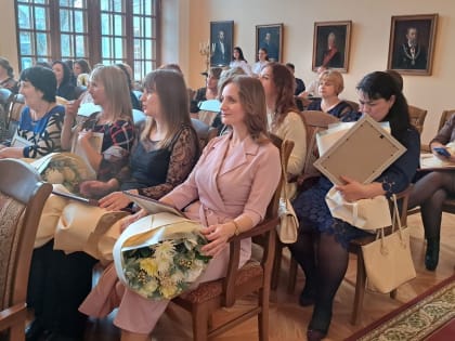 В Таганроге вручили почетные дипломы многодетным матерям Дона