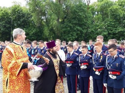 Войсковой священник Всевеликого войска Донского благословил выпускников Донского императора Александра III казачьего кадетского корпуса