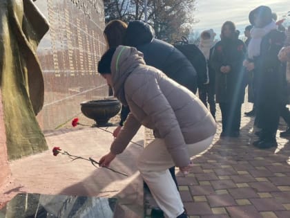 Имя твоё неизвестно, подвиг твой бессмертен……..