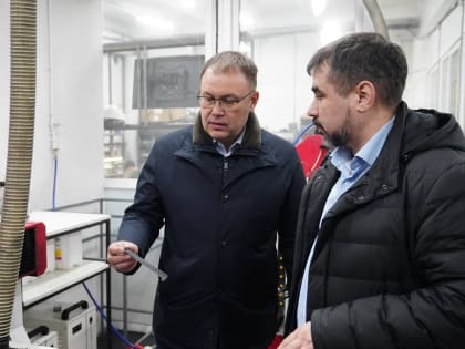 Илья Середюк ознакомился с образцами спецтехники для СВО, производимой в Кузбассе