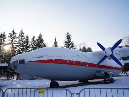 Легендарный самолёт «Антошка» станет кафе-мороженым: глава Кемерова Дмитрий Анисимов провёл выездное совещание