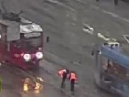 Путевая стрелка, для установки которой на два месяца перекрывали трамвайное движение в Новокузнецке, оказалась «конченой» (ВИДЕО)