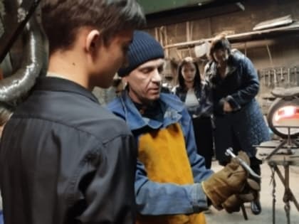 В Тяжине школьники попробовали себя в роли кузнечных дел мастеров