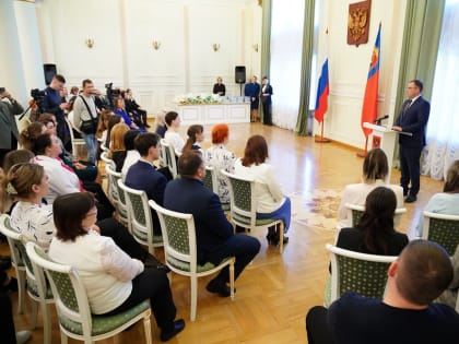 Поддержка учителей в Кузбассе: сертификаты на 1 млн рублей