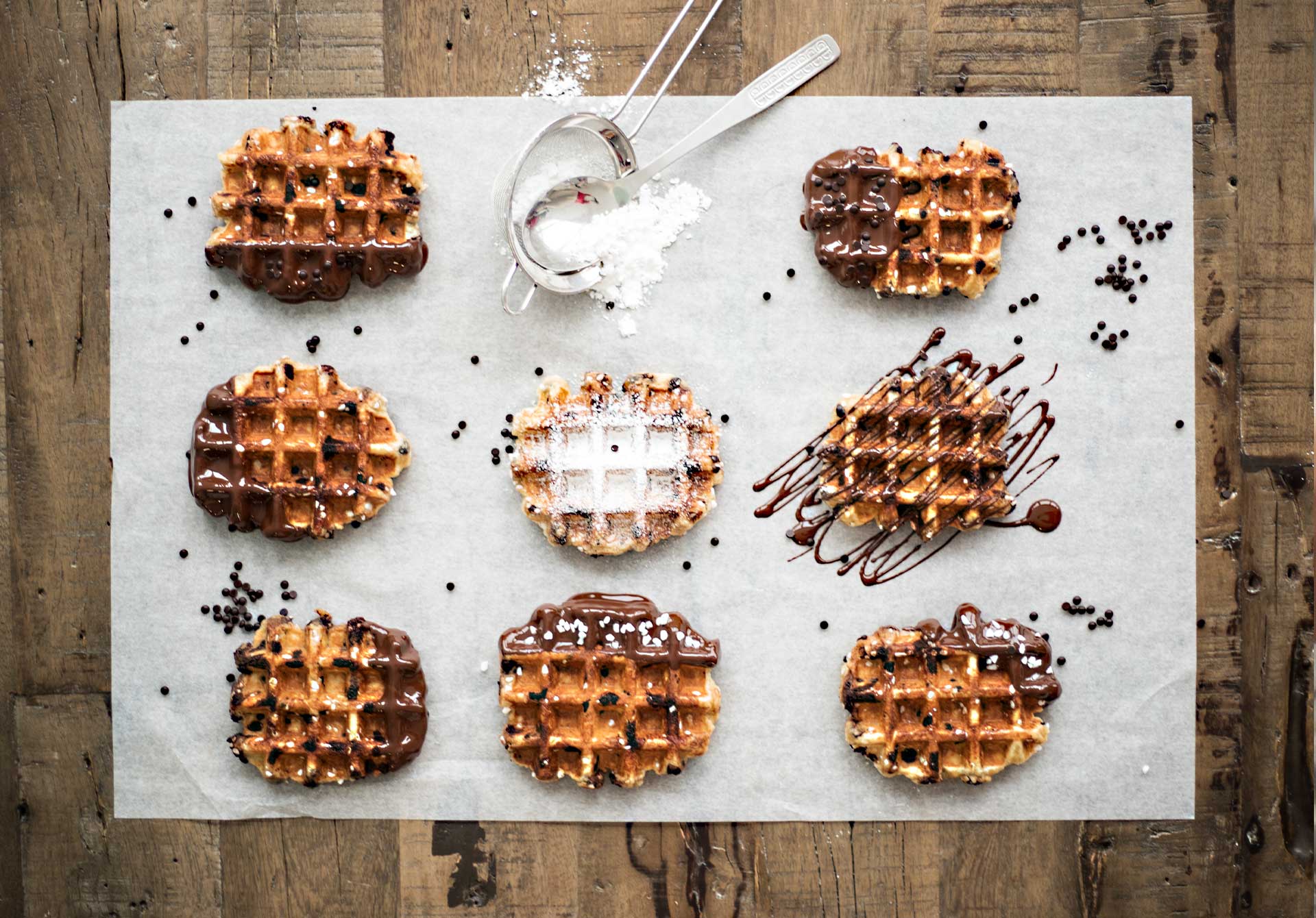 Original Berliner Waffeln aus Hefeteig mit feinen Perlen aus Edelkakao ...