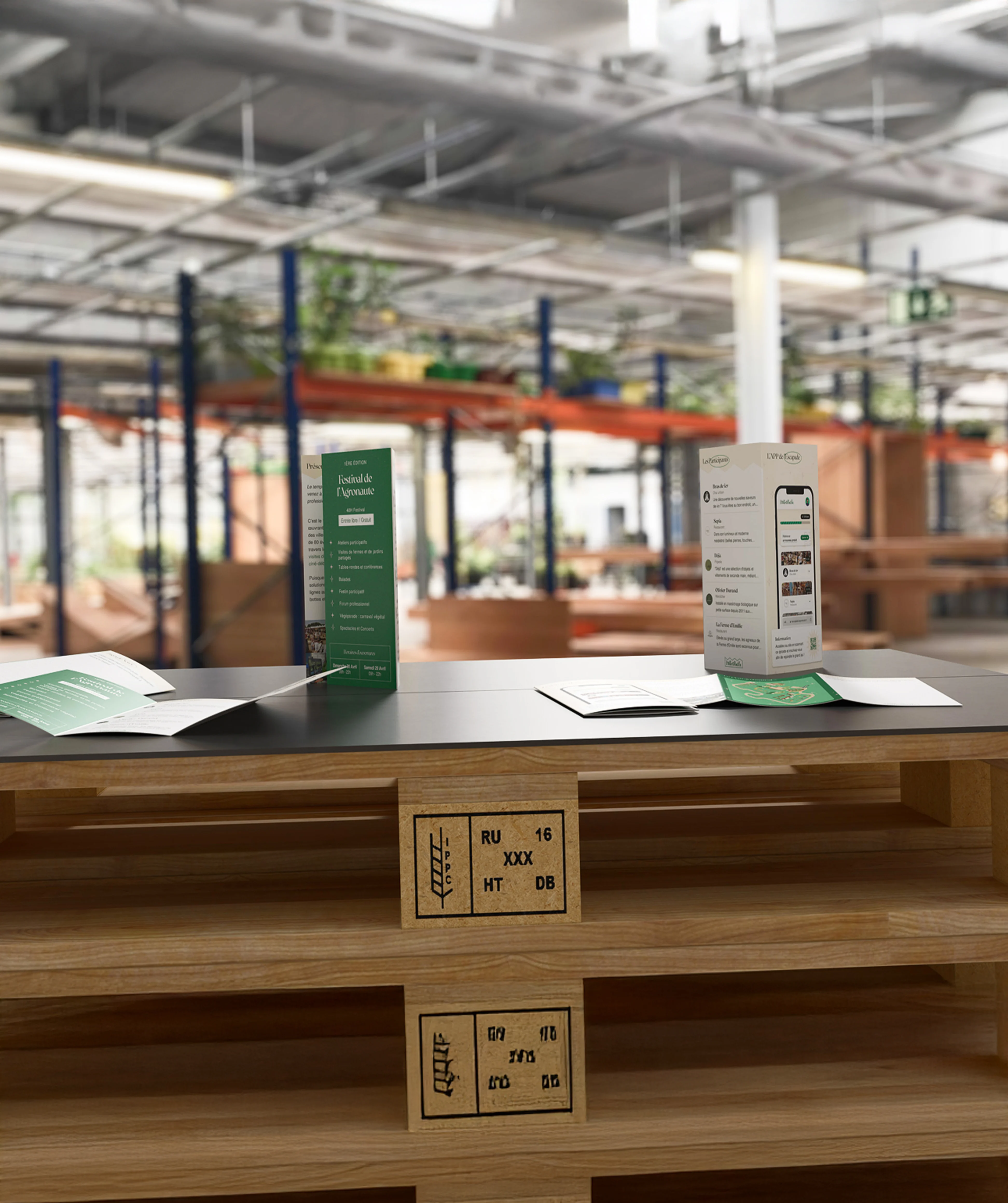 Zoom du stand avec distribution de flyers