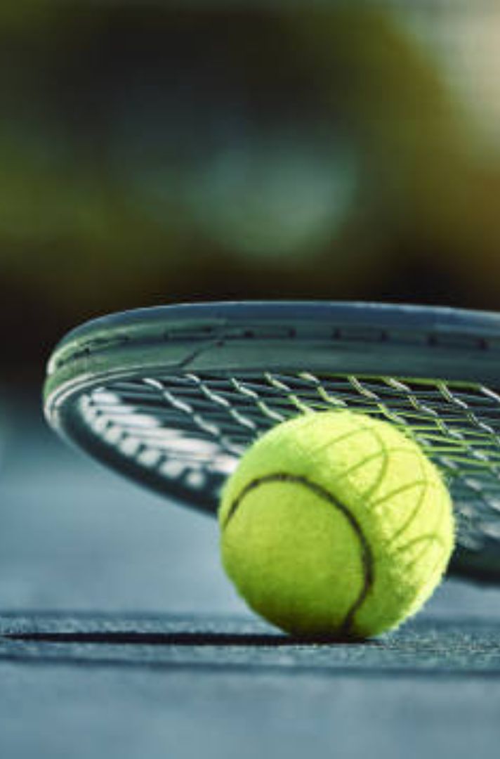Faites du <span style="font-weight:500;color:#f18cca">tennis</span>