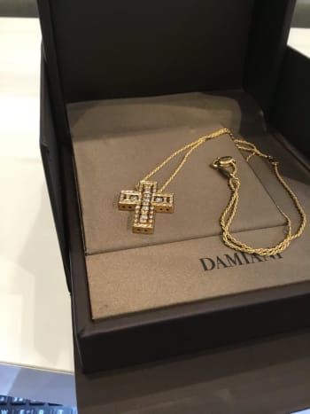 新橋買取ショップにてダミアーニのベルエポックネックレスのお買取りを致しました。 大粒のダイヤモンドが輝く一本です。 #ダミアーニ買取 #新橋買取 #ジュエリー買取 