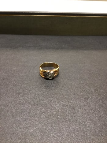 新宿買取ショップにてK18/PT900のダイヤリングのお買取りを致しました。 暑い中、ご来店頂きまして誠にありがとうございます。 #新宿買取 #金買取 #プラチナ買取 #ジュエリー買取 