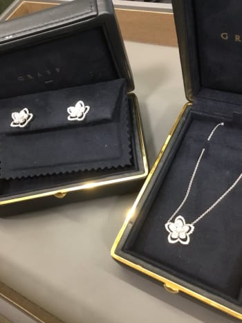 宝石広場　渋谷本店にてグラフのジュエリーをお買戻しさせて頂きました🙂 ご来店頂きまして誠にありがとうございます😊 #グラフ　#ワイルドフラワー　#渋谷宝石買取り 