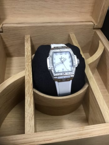 渋谷本店にてウブロのスピリット オブ ビッグバン ホワイト ダイヤモンドのお買取りを致しました。 レディースモデルですが、機械式ムーブメントを搭載しております。 #渋谷買取 #時計買取 #ウブロ買取 