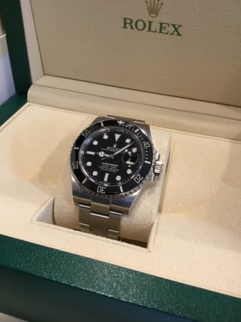 新橋買取ショップにてロレックスのサブマリーナーデイト126610LNをお買取りさせていただきました。 