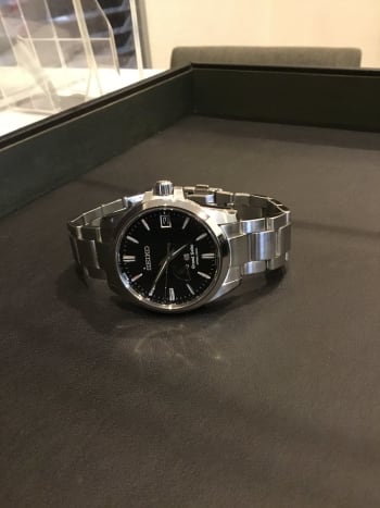 新橋買取ショップにてグランドセイコーのSBGA027をお買取させていただきました。 