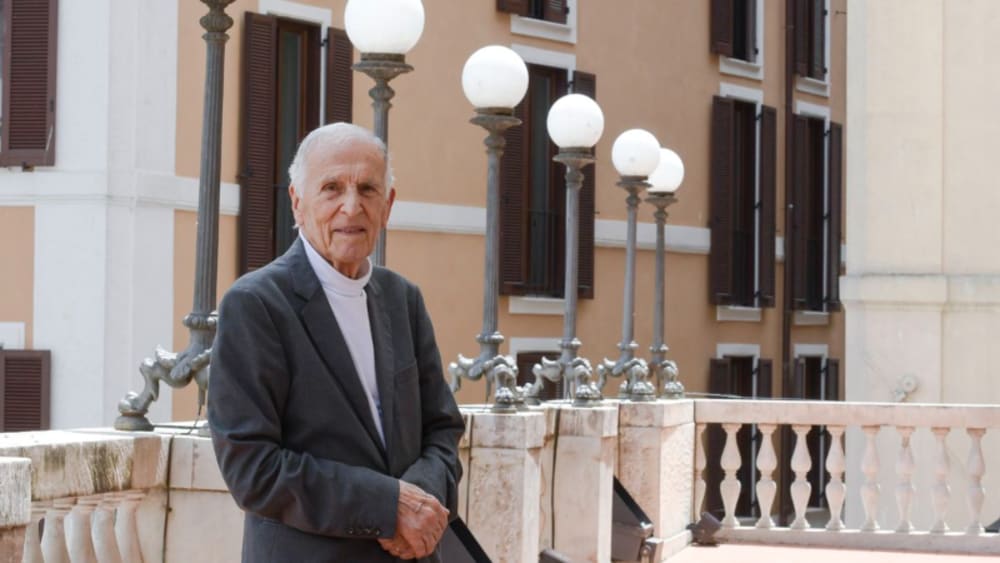 Silvio Garattini, storia di un farmacologo e dei suoi dolcevita bianchi