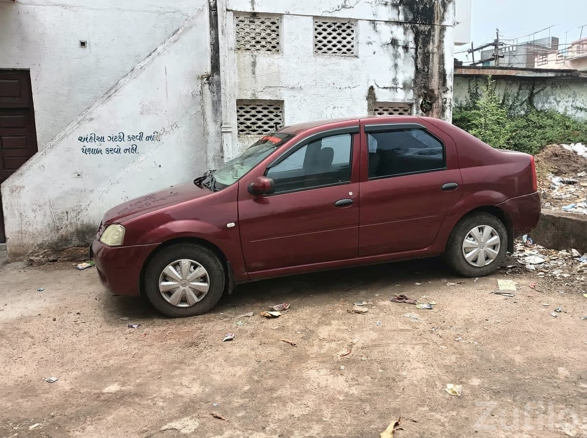 Mahindra Logan Red Sedan for Sale - કાર - આણંદ - Image 1