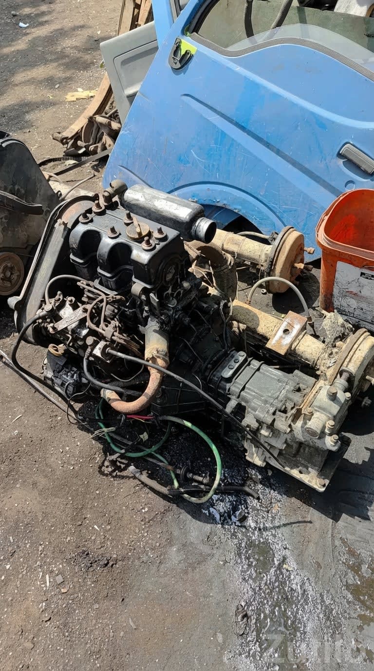 Chota Hathi Engine & Spare Parts Lot - Cars - Ahmedabad City - Image 3