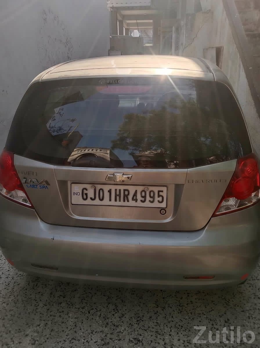 Chevrolet U-VA Hatchback Silver Car - Cars - Ahmedabad City - Image 1