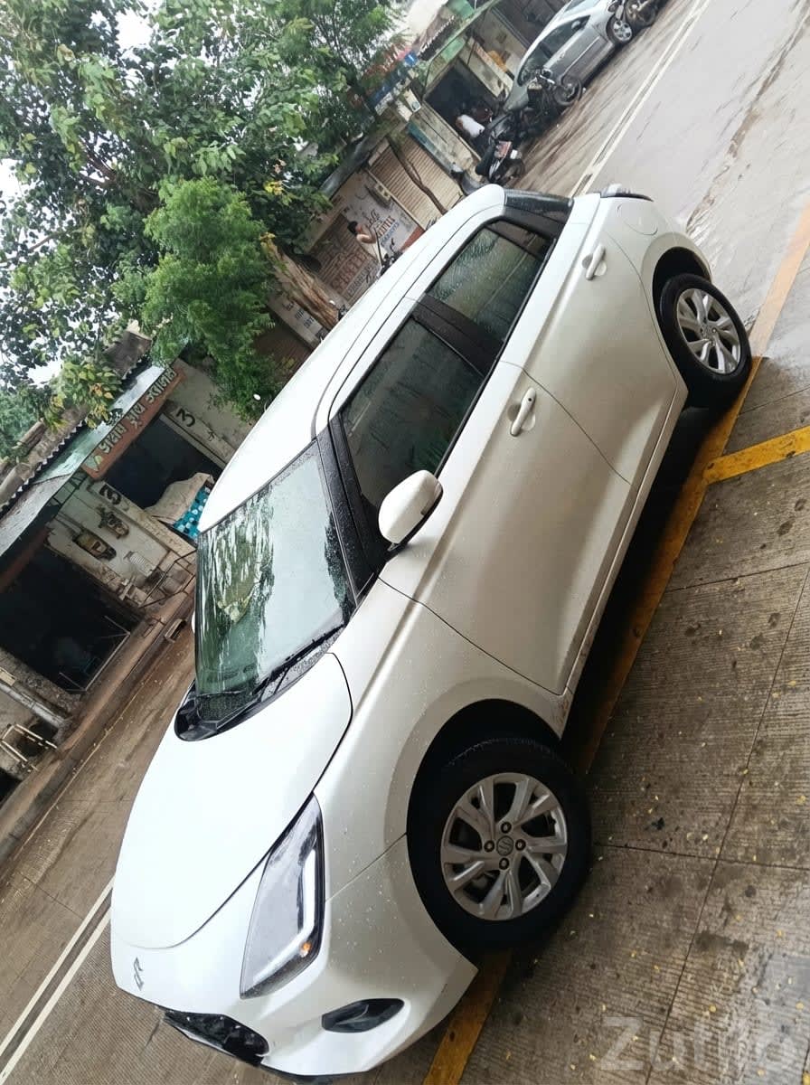 Maruti Swift 2024 White, 18,000 km - Cars - Ahmedabad City - Image 1