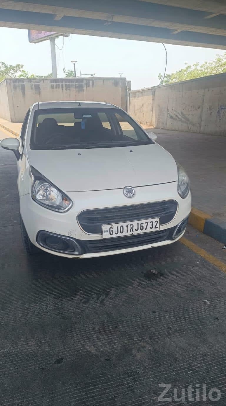 Fiat Punto White Hatchback Car - Cars - Ahmedabad City - Image 1