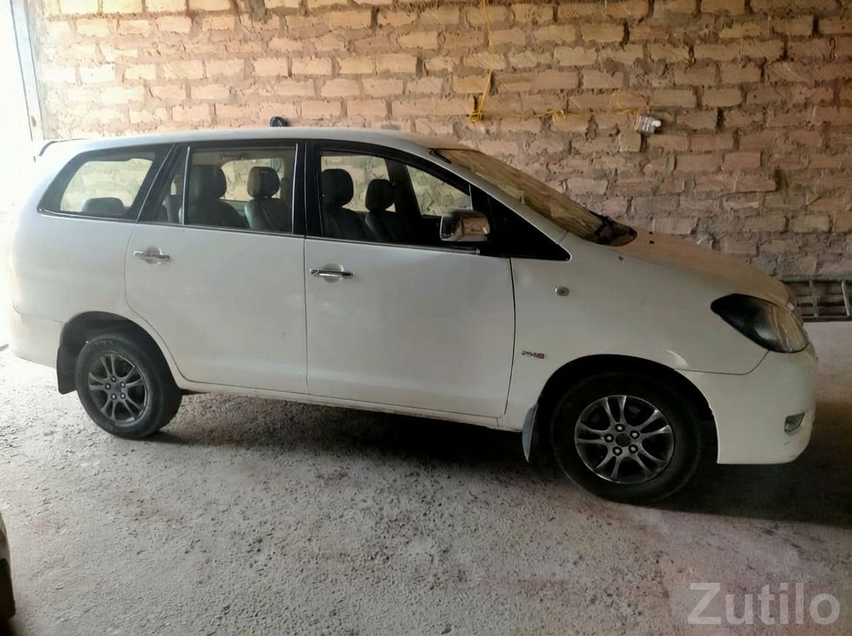 White Toyota Innova MPV with Spoiler - Cars - Muli - Image 4