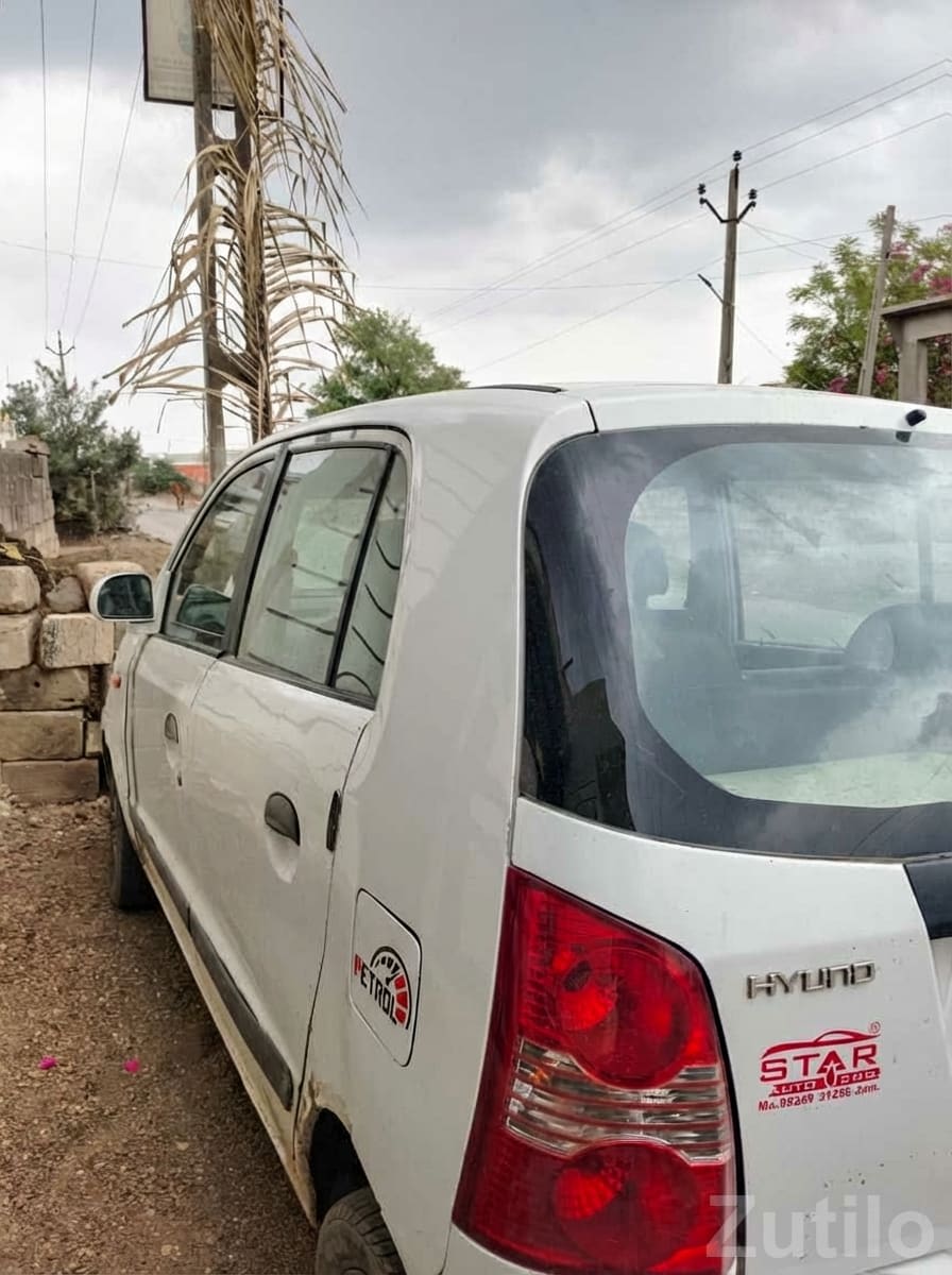 Hyundai White Petrol Small Family Car - કાર - બાબરા - Image 1