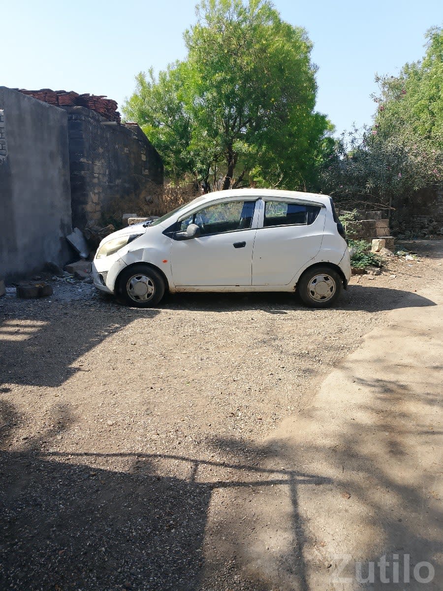 White Small City Car for Quick Sale - Cars - Manavadar - Image 1