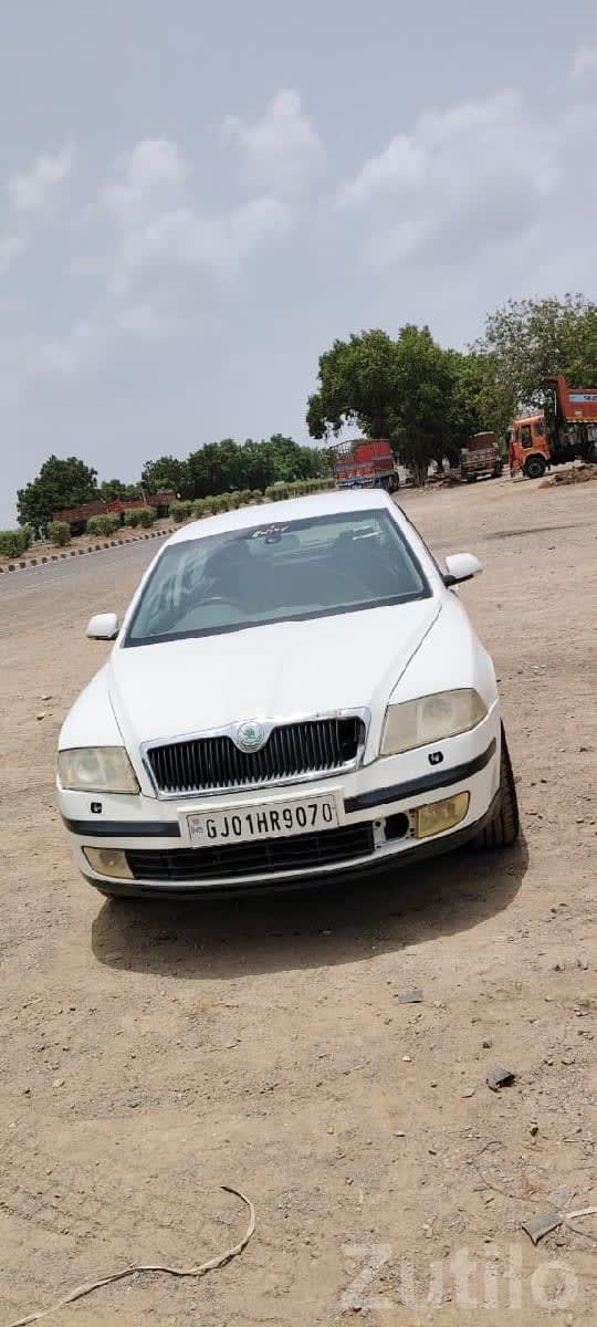Skoda Octavia White Sedan Car - કાર - રણાવાવ - Image 2