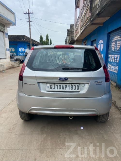 Ford Figo 2011 Silver Hatchback - કાર - ભાણવ - Image 2